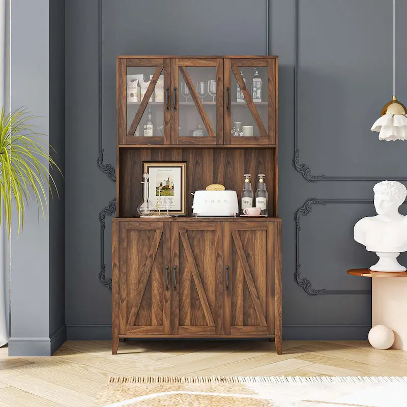 Grande dispensa da cucina con ante in vetro, cassetti e ripiani aperti