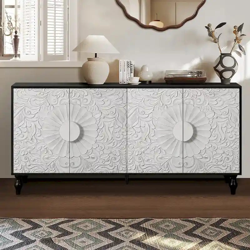 Mobiletto con anta decorata con fiori intagliati e ripiani regolabili