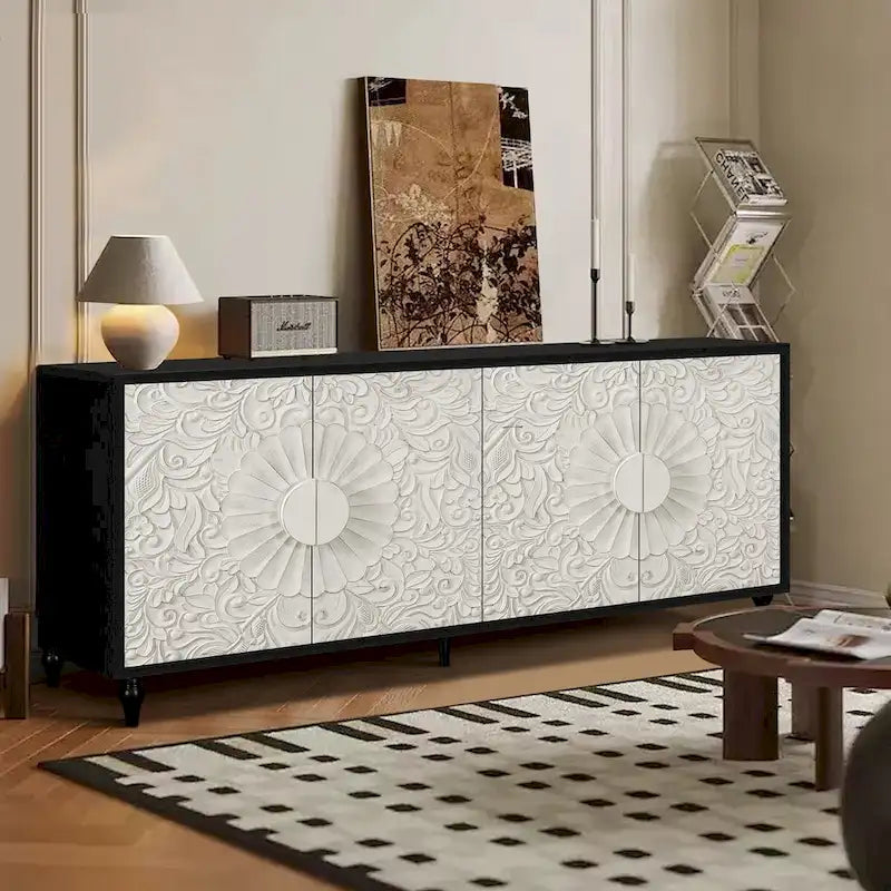 Mobiletto con anta decorata con fiori intagliati e ripiani regolabili