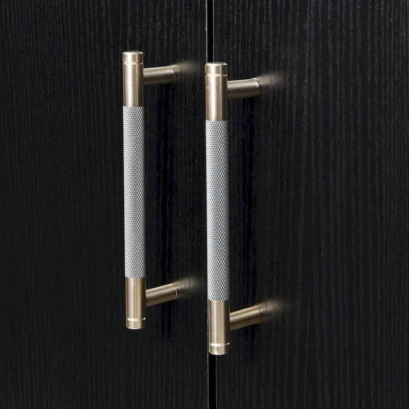 Besondere Merkmale eines Sideboards mit vier Türen, Metall- und Kreuzbein-Design, geeignet für Wohnzimmer